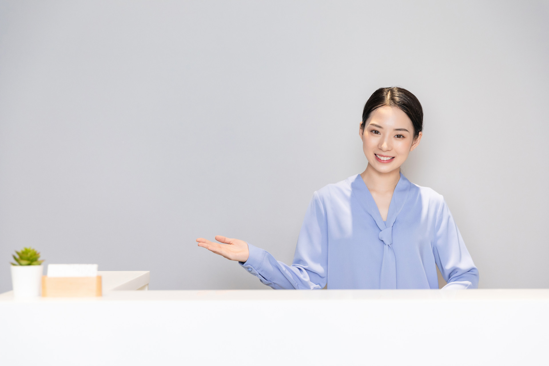 摄图网_501272884_banner_商务前台女性（企业商用）.jpg